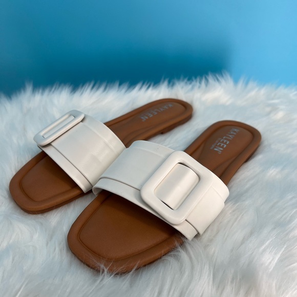 White Sandals with Textured Strap and Tan Footbed - Picture 4 of 11